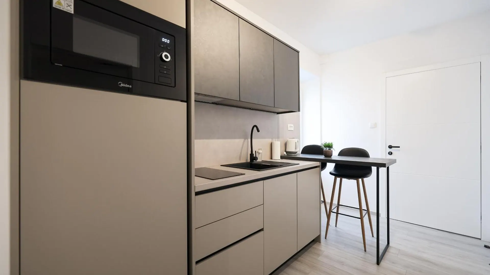 Classy Apartments In City Centar ザダル