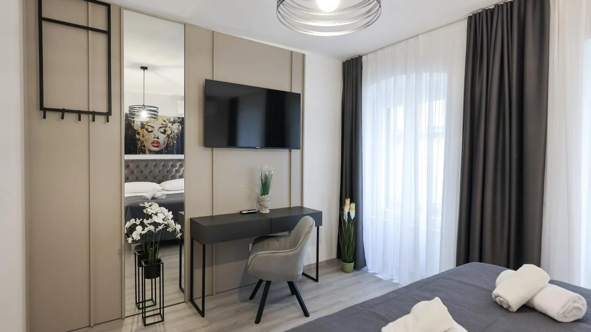 Classy Apartments In City Centar ザダル