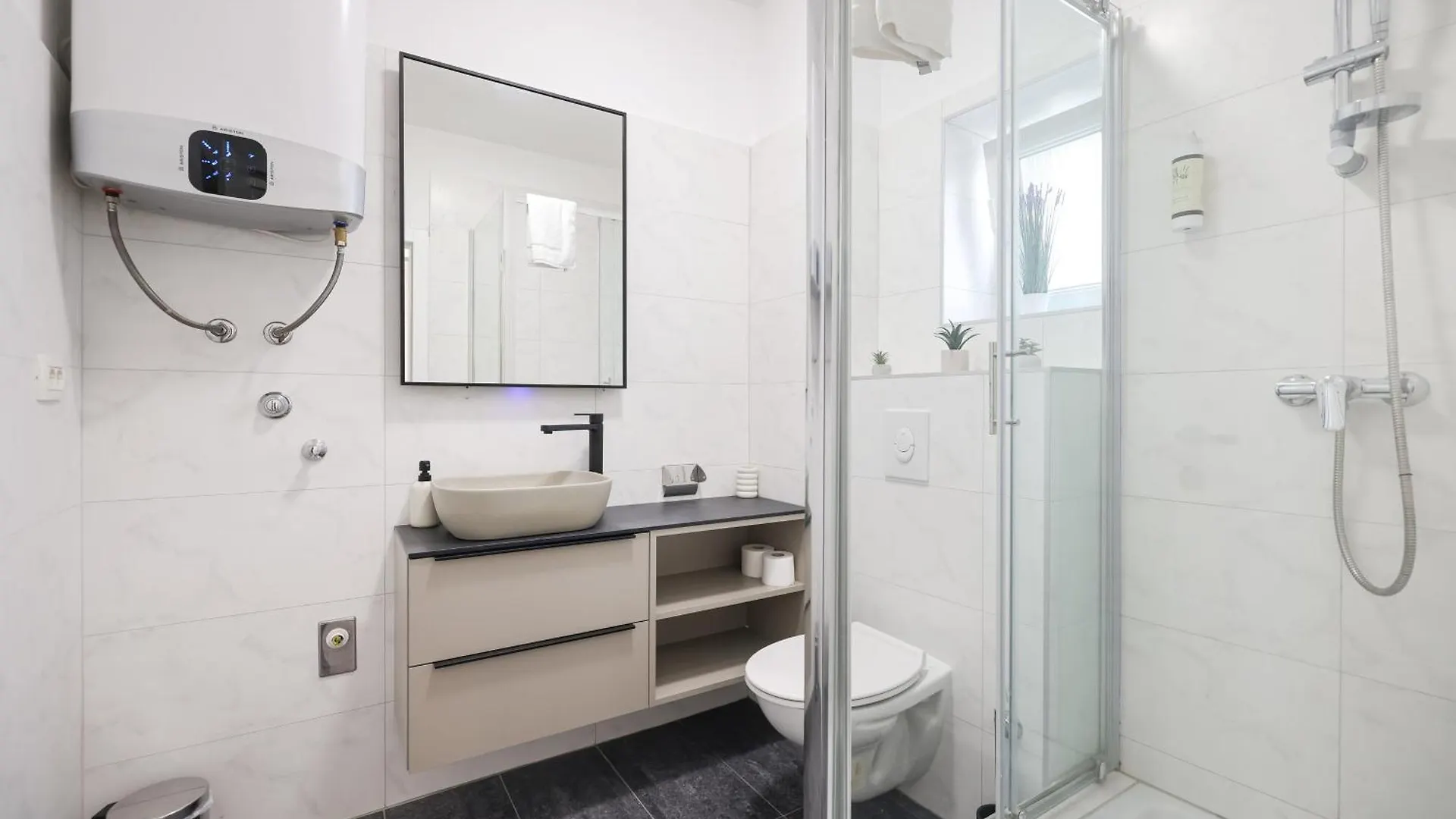 Classy Apartments In City Centar ザダル