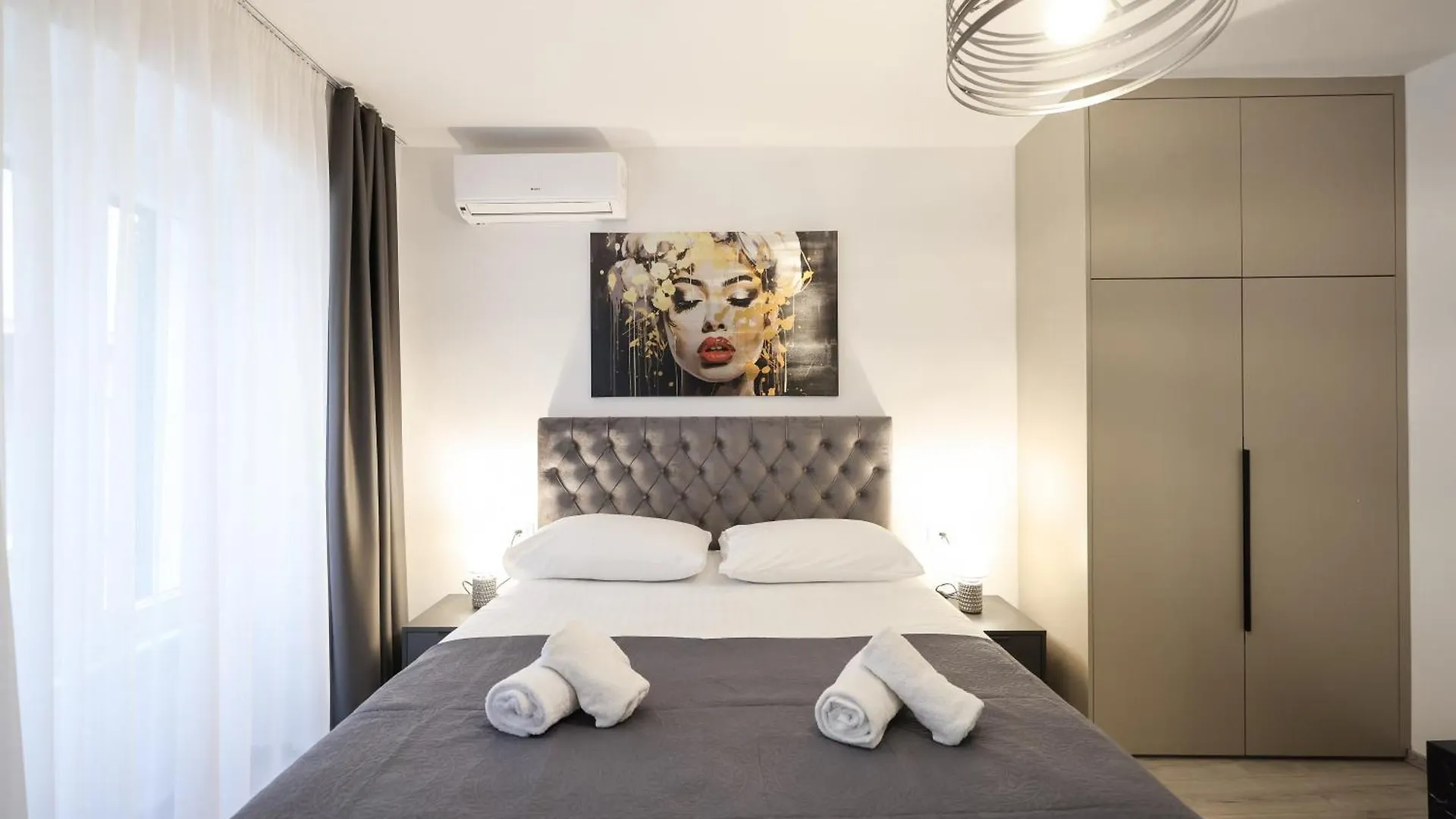 Classy Apartments In City Centar ザダル