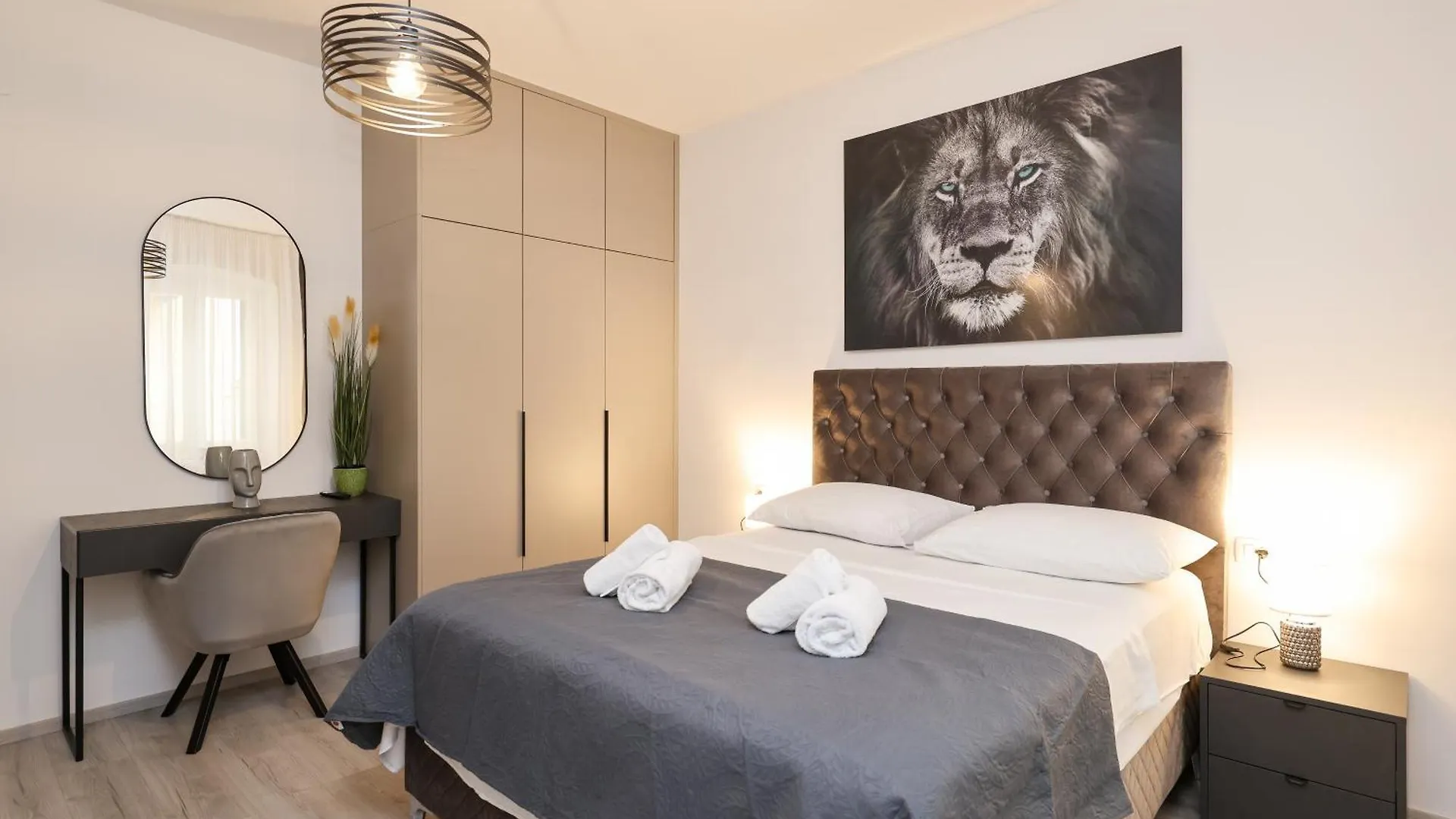 Classy Apartments In City Centar ザダル
