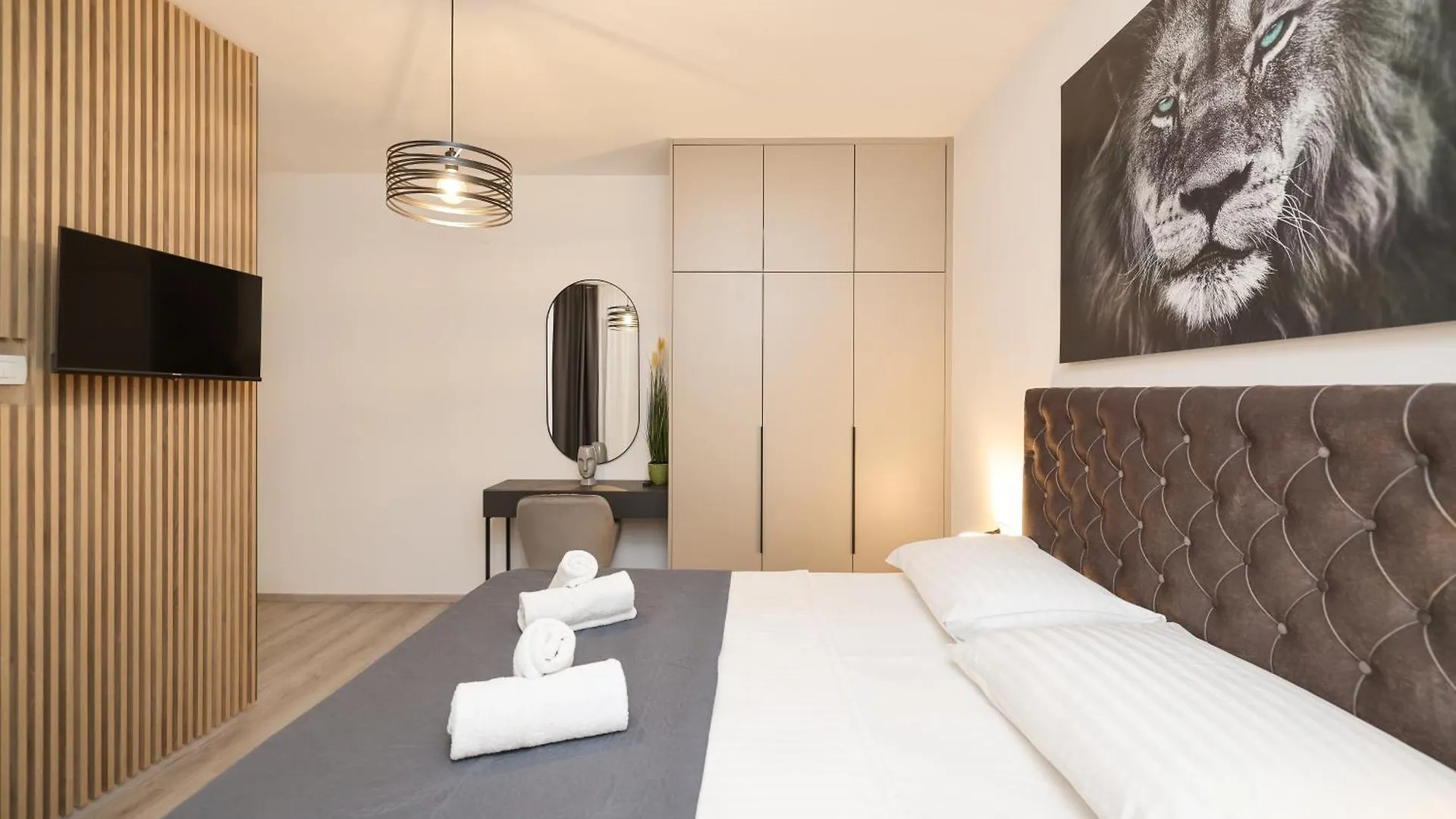 Classy Apartments In City Centar ザダル